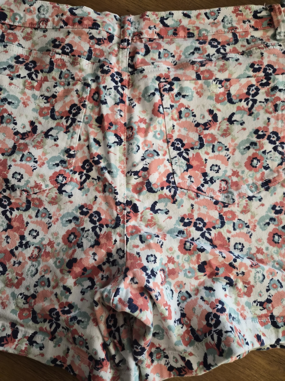 Gloria Vanderbilt Floral Print Shorts in Coral, Navy & Mint